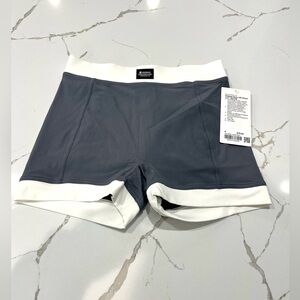 NWT LULULEMON RIBBED NULU HR SHORT 3.5”